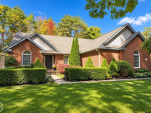 122 Howland Pines Dr, Oxford, MI 48371