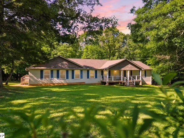 1040 Bennetts Bridge Rd, Greer, SC 29651