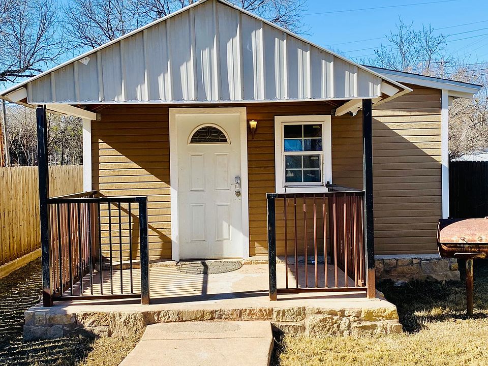 1st image of 330 Bois Darc St