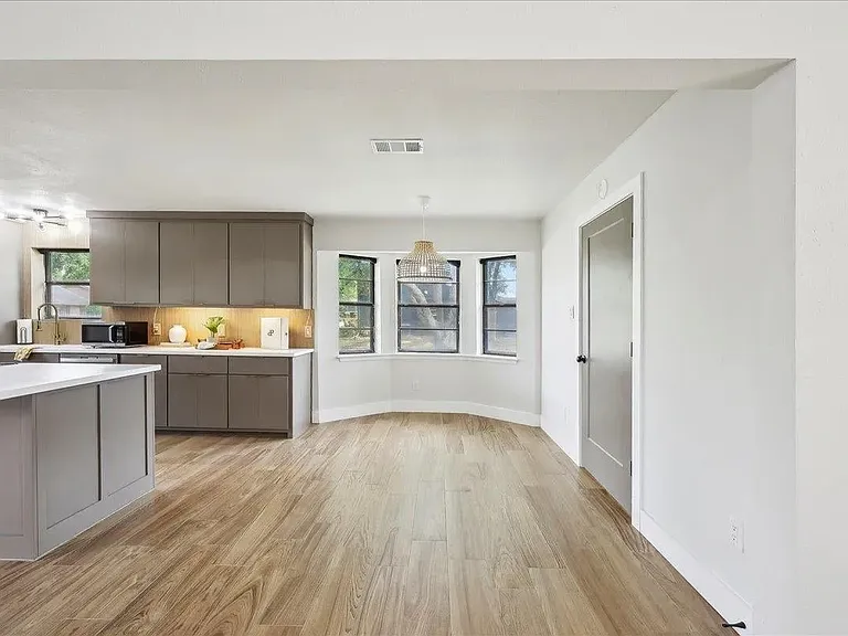 5925 Woodway Dr — Photo 10