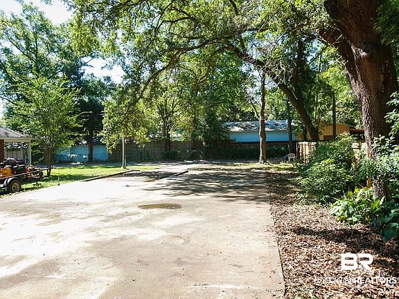 5th image of 279 Carnation Ave