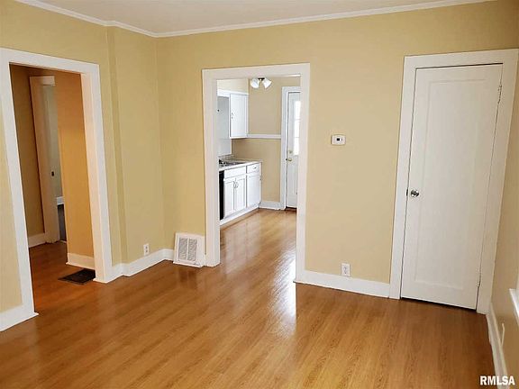 4th image of 4019 N Ashton Ave