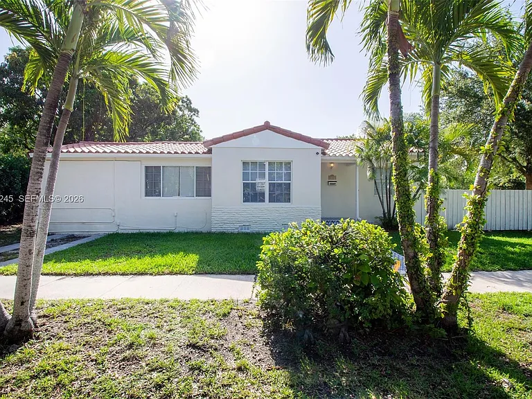 2727 Calusa St — Photo 3