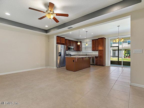 3rd image of 526 Richmond Dr