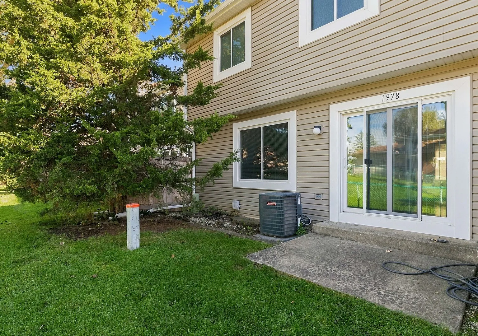 3 bed, 1799 sqft, $2,600 — Photo 2