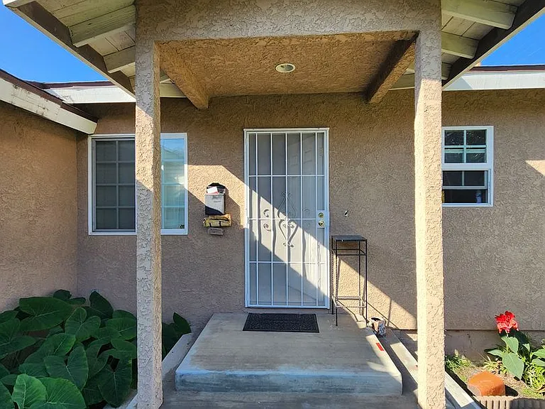 1442 W Valencia Dr — Photo 4