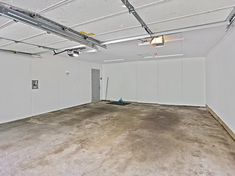 882 Raymond Ave — Photo 37