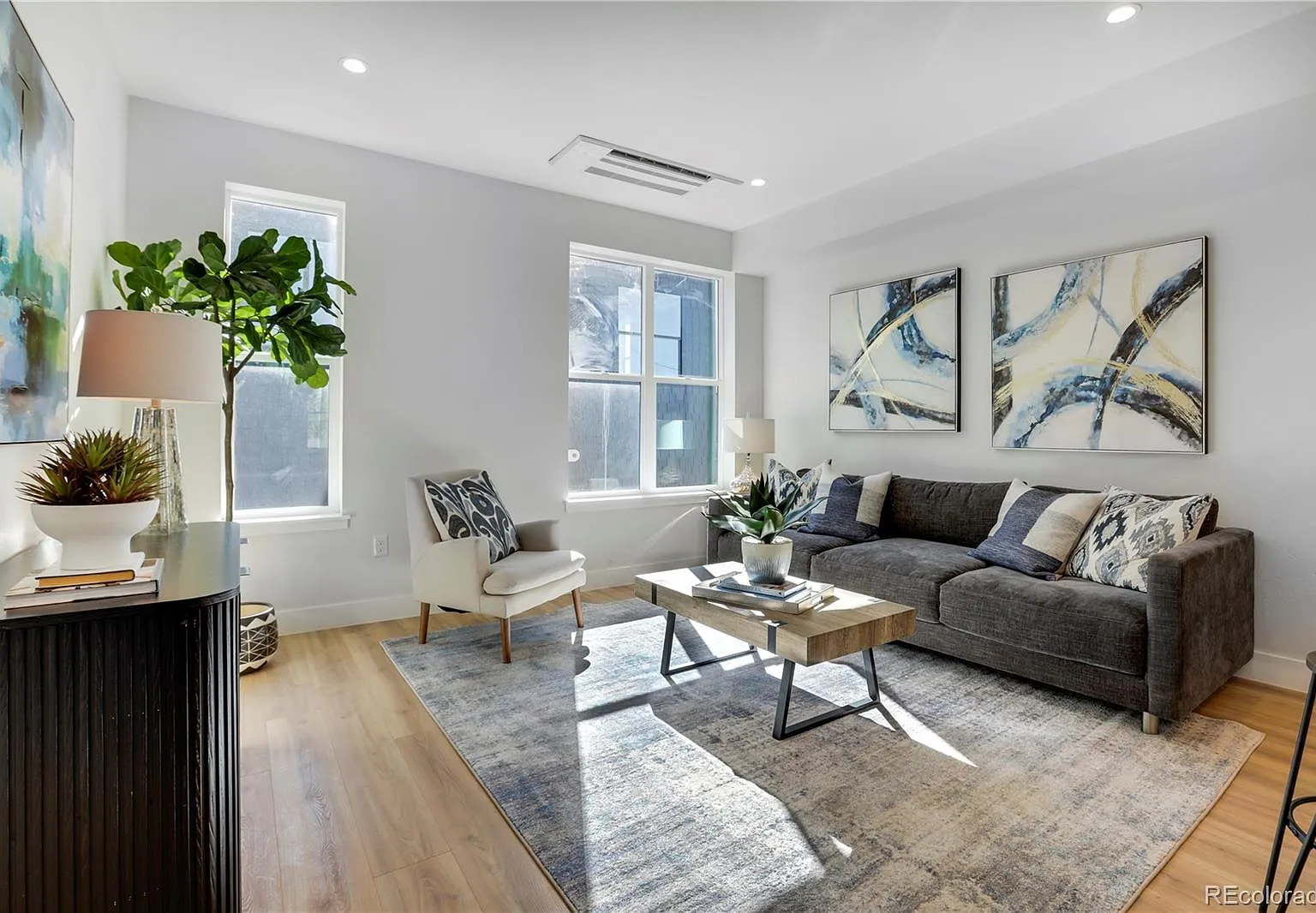 44th Townhomes — Photo 4