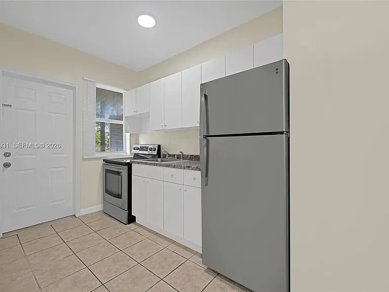 109 NW 6th Ave #8 — Photo 5