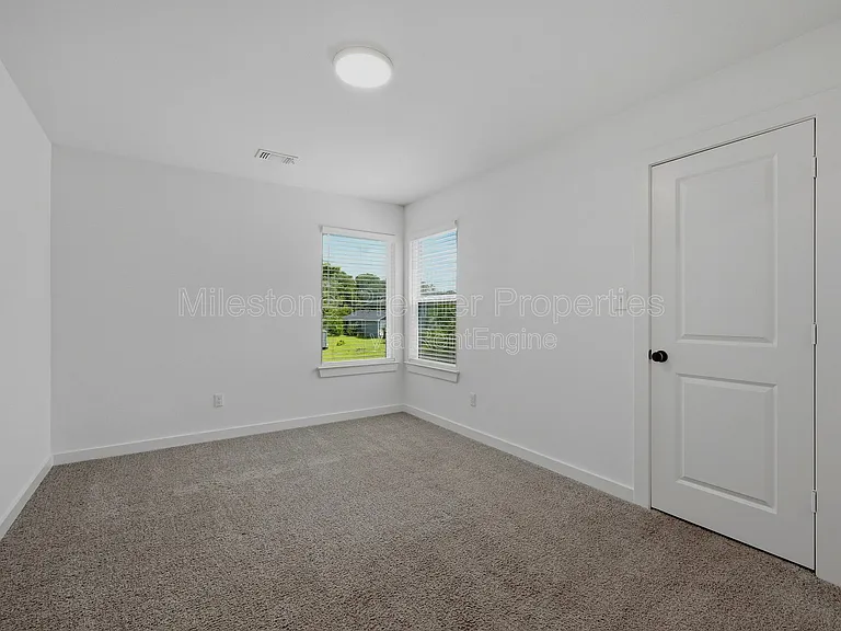 227 W Bond St — Photo 19