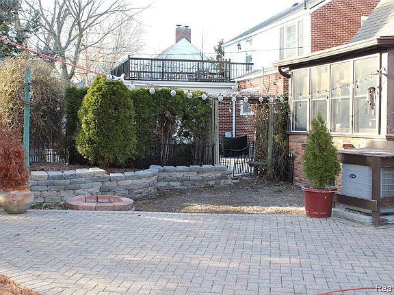 4th image of 830 S Denwood St