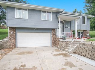 4705 Lakewood Dr, Blair, NE 68008