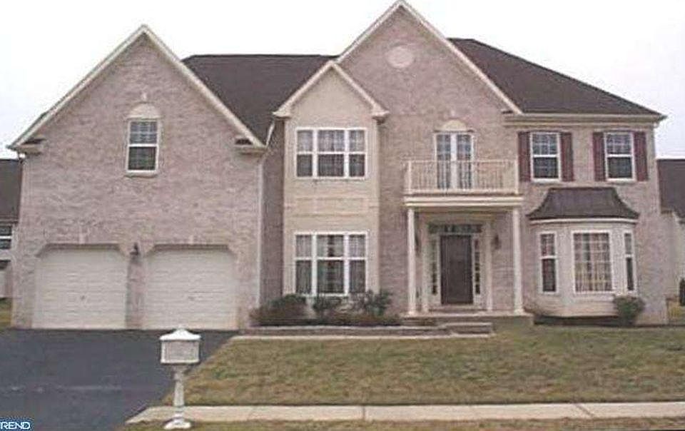 Front View of the house (Mailbox is replaced )