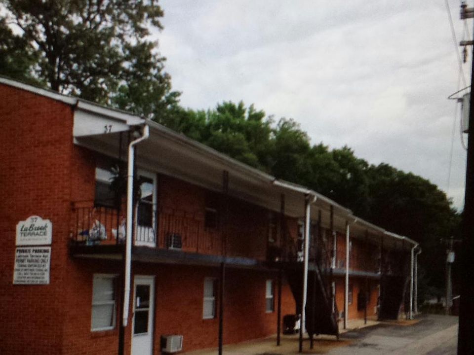 1st image of 37 Labrook Dr APT 9