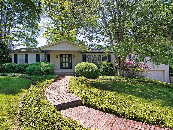 3rd image of 401 Highland Cir