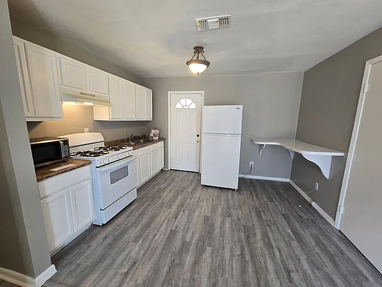 4104 Lone Oak Dr — Photo 3