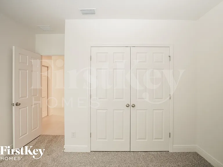 681 Blackstone St — Photo 10