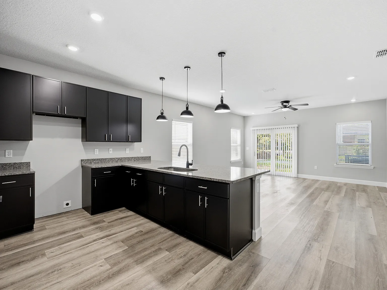 3 bed, 2.5 bath, 1652 sqft, $1,750 — Photo 4