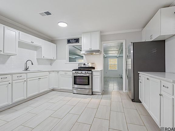 3rd image of 1801 Landry Dr