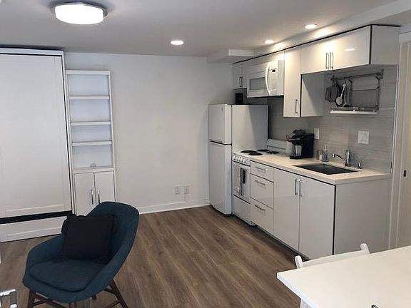 3rd image of 1311 California Ave APT 102