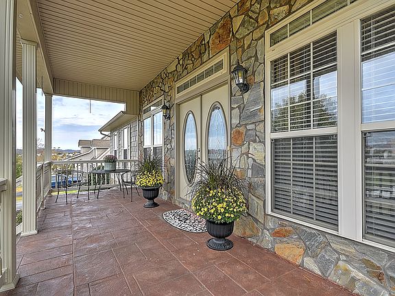 5th image of 192 Oriole Ln