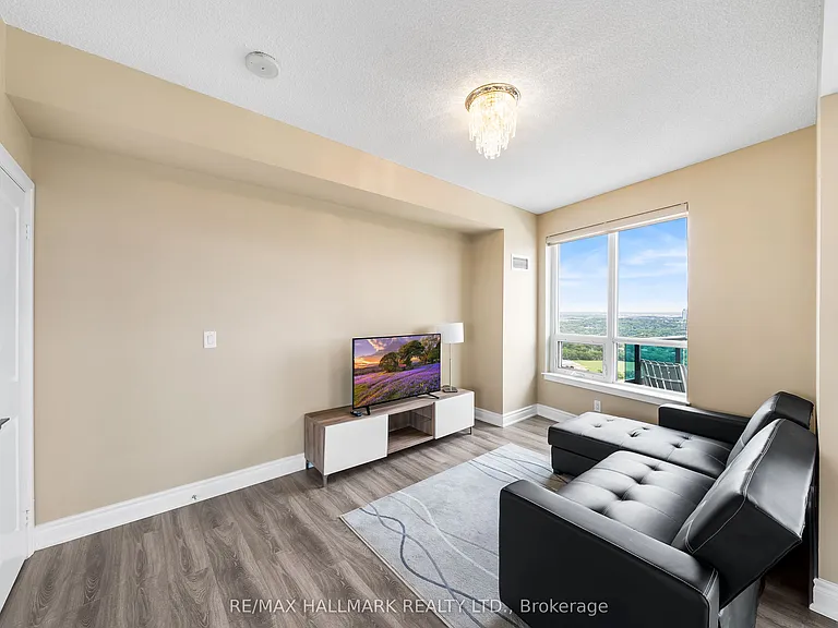 7171 Yonge St #Penthouse 301 — Photo 11