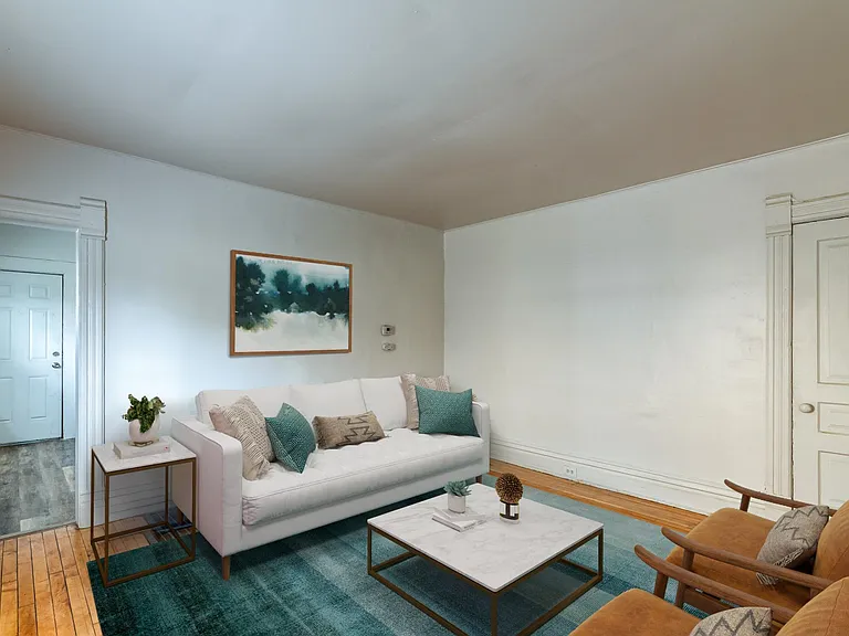 416 W Saginaw St — Photo 2