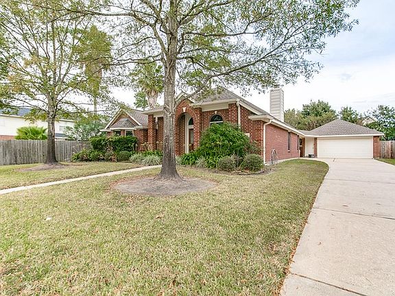 2nd image of 11818 Lakewood Trl