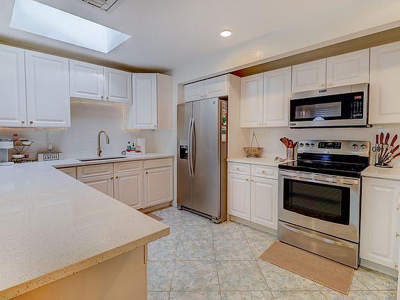 5th image of 463 NW Ravenswood Lane