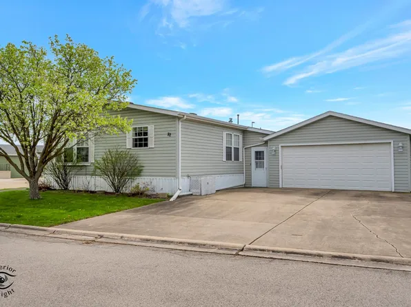 82 Sugar Ct, Manteno, IL 60950