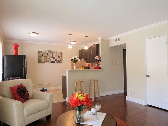 5th image of 4321 Walker Ln APT D