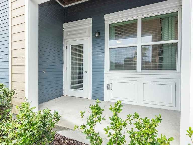 Sola South Lux Apartments — Photo 32