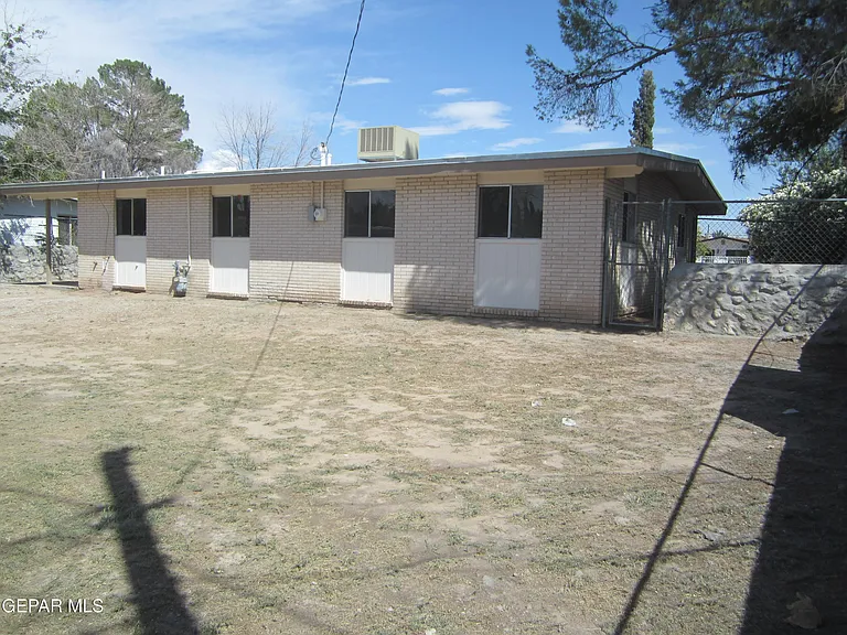 305 Corvena Way — Photo 28