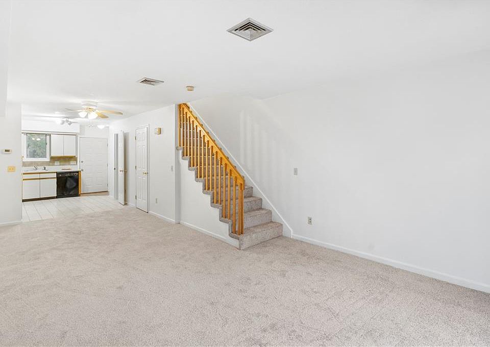 37 Dale Ave Johnston, RI, 02919 Apartments for Rent Zillow