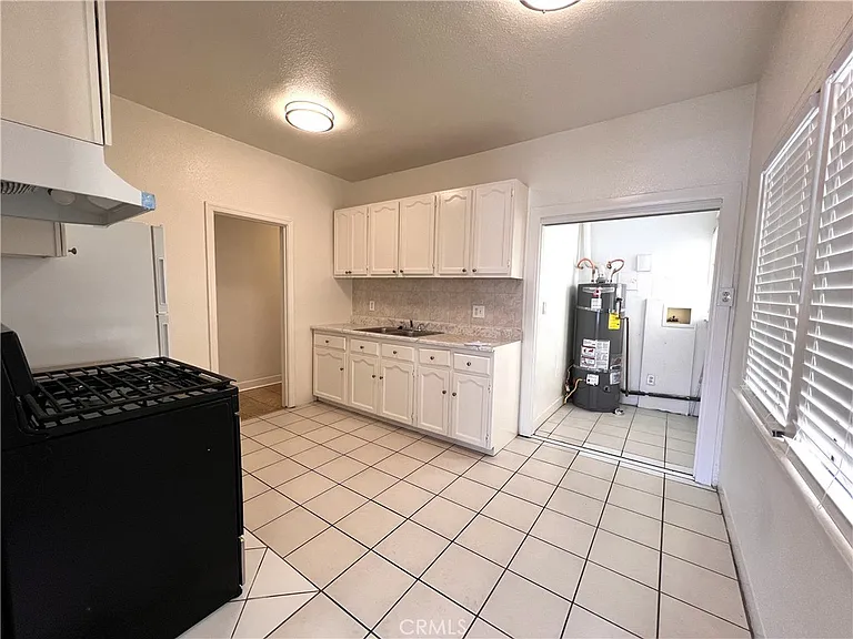 3919 Walton Ave — Photo 5