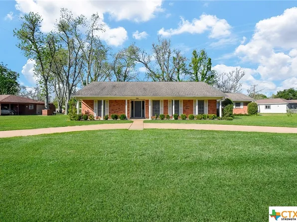 528 Bolling Green Dr, Wharton, TX 77488