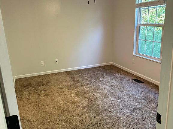 5th image of 129 Lucy Ln