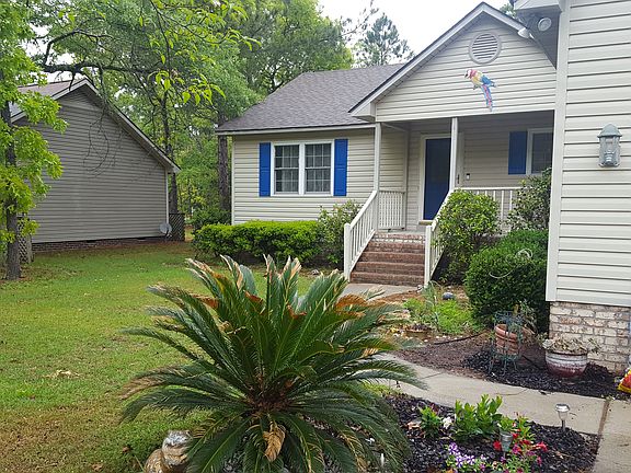 Garage to the right