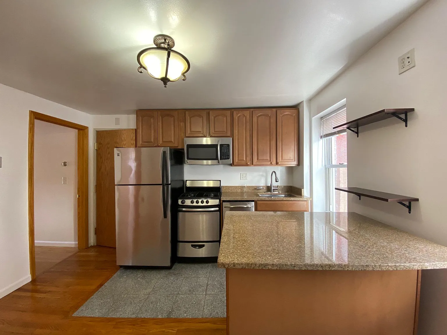 20 Hanover Avenue — Photo 2