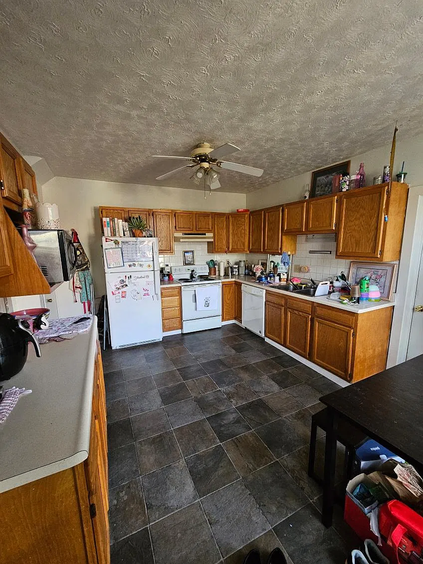 3 bed, 1400 sqft, $2,600 — Photo 4