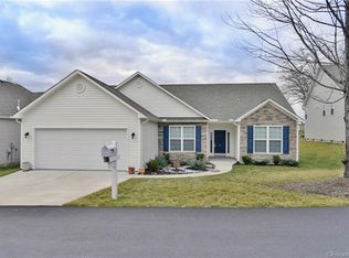 19 Eagle Crest Dr, Flat Rock, NC 28731