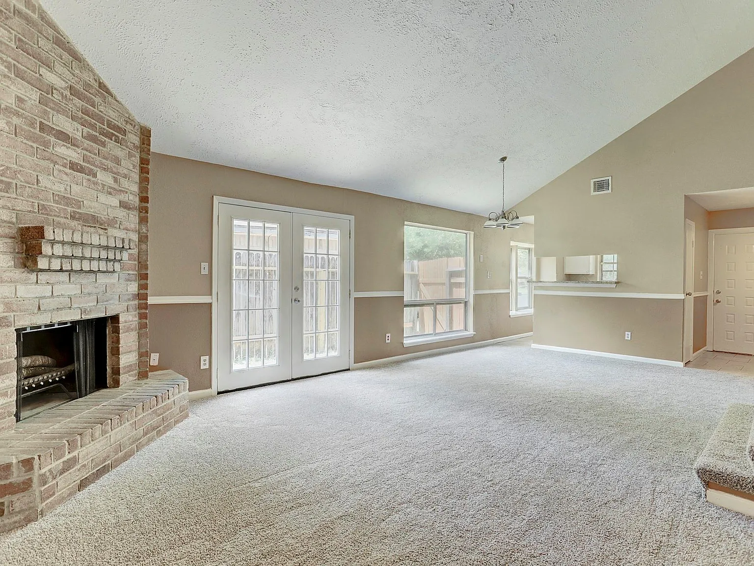 4 bed, 2.0 bath, 1431 sqft, $1,450 — Photo 4