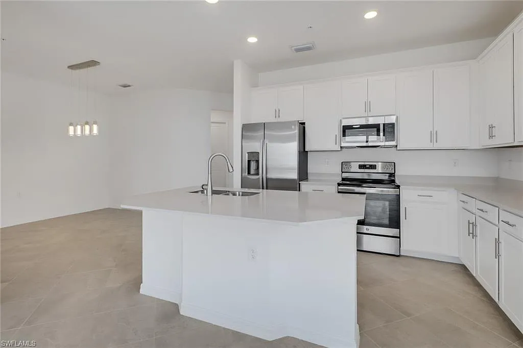 3 bed, 2.0 bath, 1301 sqft, $2,250 — Photo 4