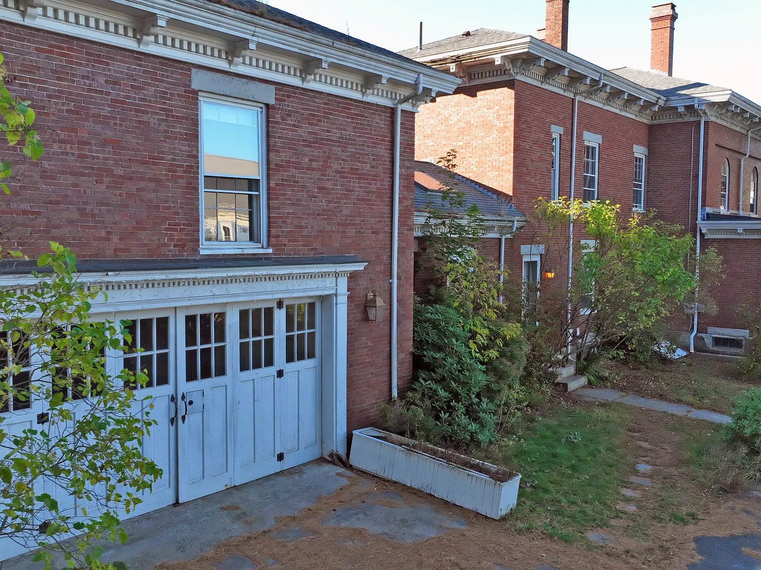 4 bed, 4327 sqft, $6,200 — Photo 3