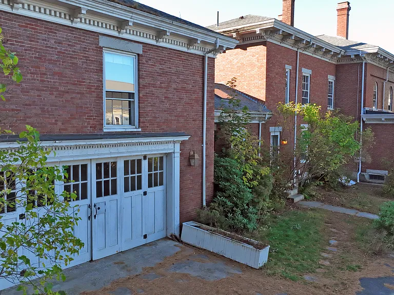 11 Lincoln St — Photo 3