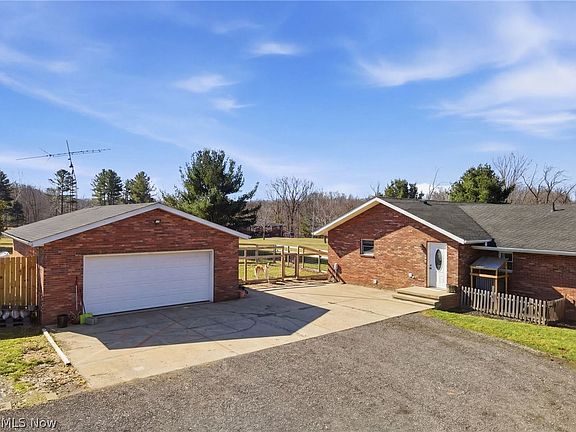 3rd image of 2932 Sexton Rd