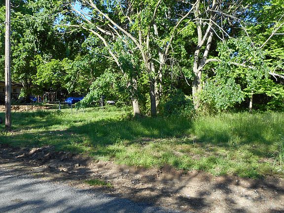 4th image of 106 E Ash Ave