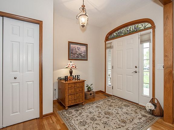 4th image of 8969 Southridge Ct
