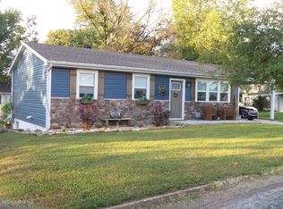 1117 E Lee St, Linn, MO 65051
