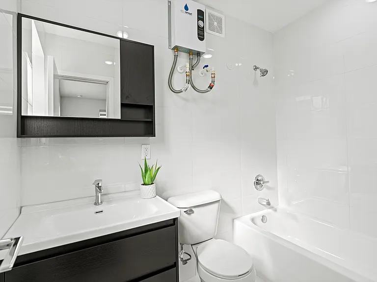 1504 Perry St #207 — Photo 11